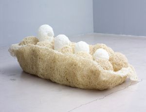 Untitled (Large Bath), 2007, String, thread and glue, 47X70X132 cm